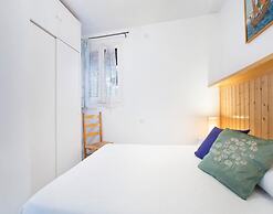Apartment With Shared Pool for 4 People
