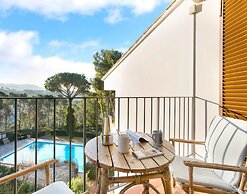 Apartment With Shared Pool for 4 People