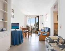 Apartment With Shared Pool for 4 People