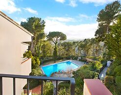 Apartment With Shared Pool for 4 People