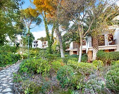 Apartment With Shared Pool for 4 People