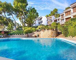 Apartment With Shared Pool for 4 People