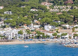Apartment in Llafranc Near Sandy Beach