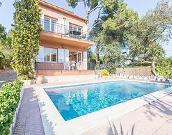 Studio in Spain Near Beach & Mountain Views