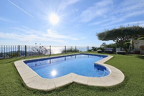 Villa in Costa Brava With Sea Views & Pool