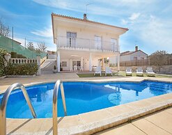 Villa in Lloret de Mar With Private Pool