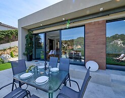 Villa in Lloret de Mar With Private Pool