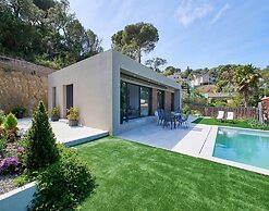 Villa in Lloret de Mar With Private Pool