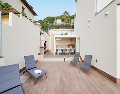 Beautiful Villa With Terrace Near Beach
