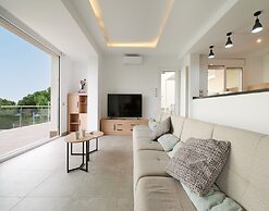 Beautiful Villa With Terrace Near Beach