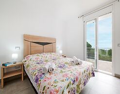 Beautiful Villa With Terrace Near Beach