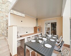 Beautiful Villa With Terrace Near Beach