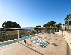 Beautiful Villa With Terrace Near Beach