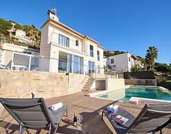 Beautiful Villa With Terrace Near Beach