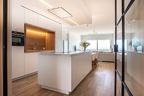 Luxurious Apartment With Stunning sea View