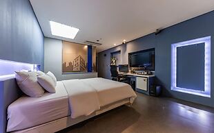 HOTEL ON