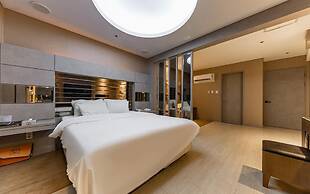 HOTEL ON