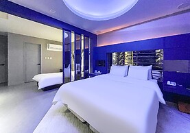 HOTEL ON