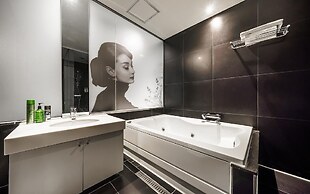 HOTEL ON