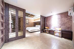 HOTEL ON