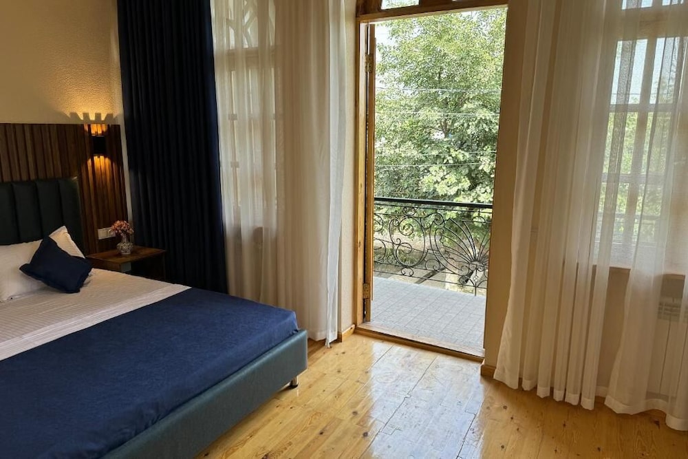 Shakuri guest house