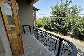 Shakuri guest house