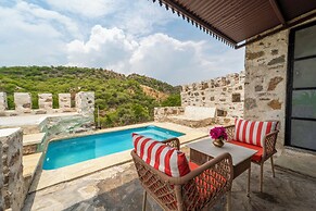 Maya Luxury The Quila Udaipur