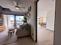 4 Bedroom Beach Penthouse w Private Rooftop