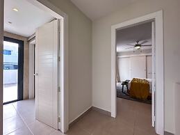4 Bedroom Beach Penthouse w Private Rooftop