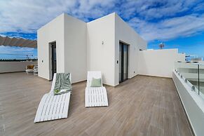 4 Bedroom Beach Penthouse w Private Rooftop