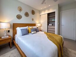 4 Bedroom Beach Penthouse w Private Rooftop