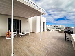 4 Bedroom Beach Penthouse w Private Rooftop
