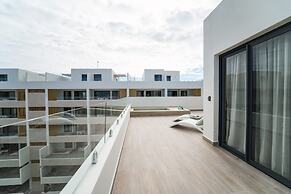 4 Bedroom Beach Penthouse w Private Rooftop