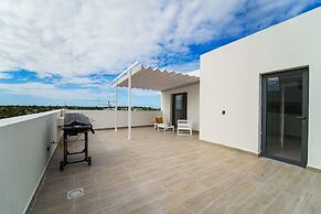 4 Bedroom Beach Penthouse w Private Rooftop