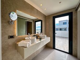 4 Bedroom Beach Penthouse w Private Rooftop