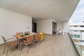 4 Bedroom Beach Penthouse w Private Rooftop