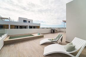 4 Bedroom Beach Penthouse w Private Rooftop