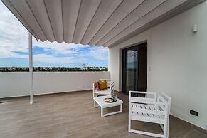4 Bedroom Beach Penthouse w Private Rooftop