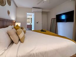 4 Bedroom Beach Penthouse w Private Rooftop