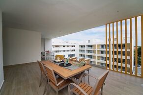 4 Bedroom Beach Penthouse w Private Rooftop