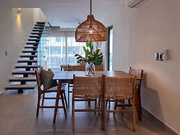 4 Bedroom Beach Penthouse w Private Rooftop