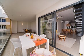 4 Bedroom Beach Penthouse w Private Rooftop