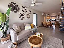 4 Bedroom Beach Penthouse w Private Rooftop