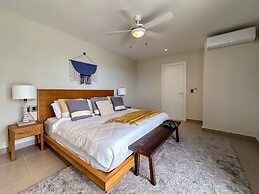 4 Bedroom Beach Penthouse w Private Rooftop