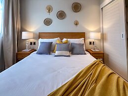 4 Bedroom Beach Penthouse w Private Rooftop