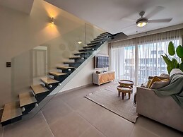 4 Bedroom Beach Penthouse w Private Rooftop