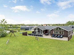 5 Star Holiday Home in Albaek
