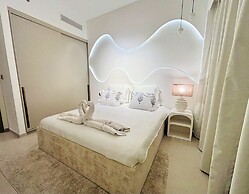 Luxury 1BR 5 star Apt Burj Khalifa View