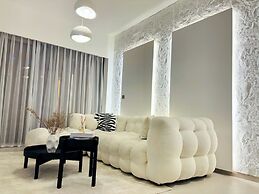 Luxury 1BR 5 star Apt Burj Khalifa View
