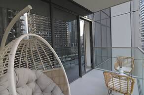 Luxury 1BR 5 star Apt Burj Khalifa View